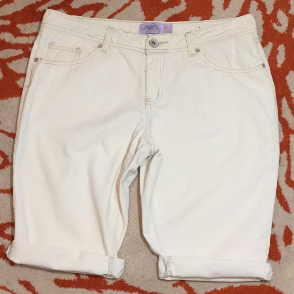 one 5 One Cream Bermuda Shorts SZ 10P